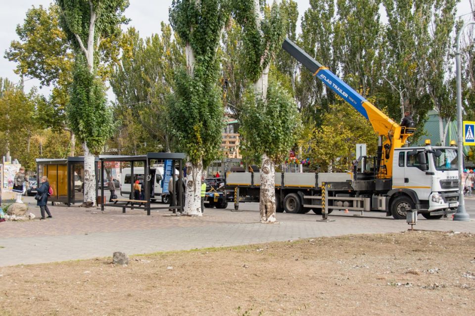 Сергей Золотарёв: Продолжаем работы по установке современных остановочных павильонов в нашем городе Сергей Золотарёв: Продолжаем работы по установке современных остановочных павильонов в нашем городе