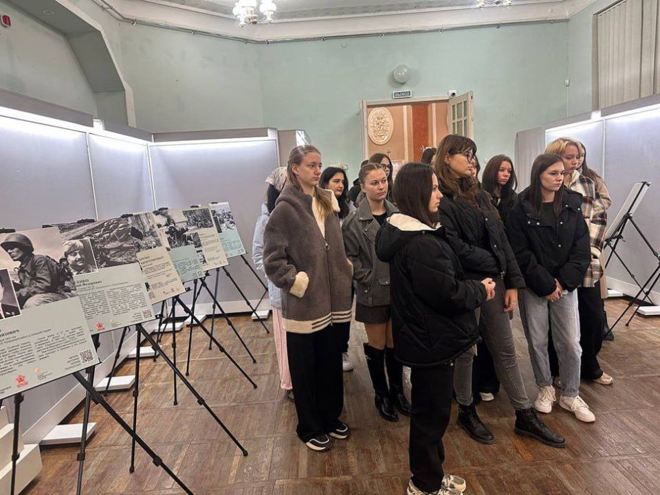 17.10.2025 г. в Мелитопольском городском краеведческом музее ко Дню отца открылась выставка «Освободители Европы»