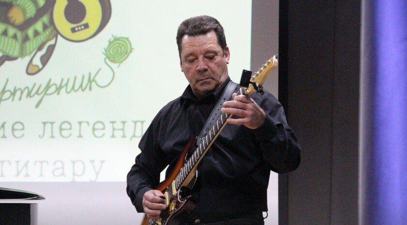 В Мелитополе ко Дню города прошел квартирник «Городские истории под гитару»