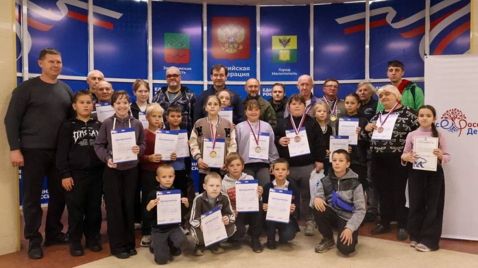 В штабе общественной поддержки «Единой России» прошел турнир по шашкам среди различных возрастных групп