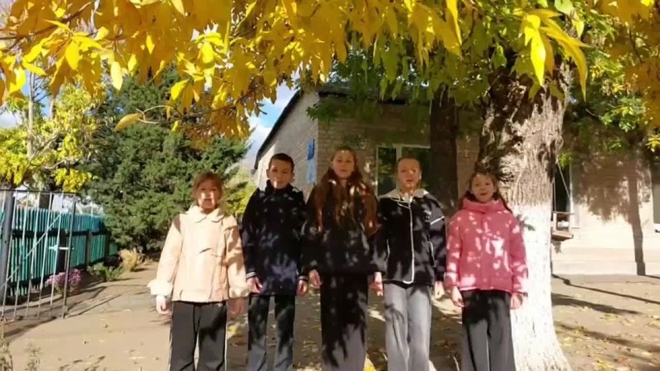 Учащиеся Константиновской Детской школы искусств поздравляют пап С Днем Отца!