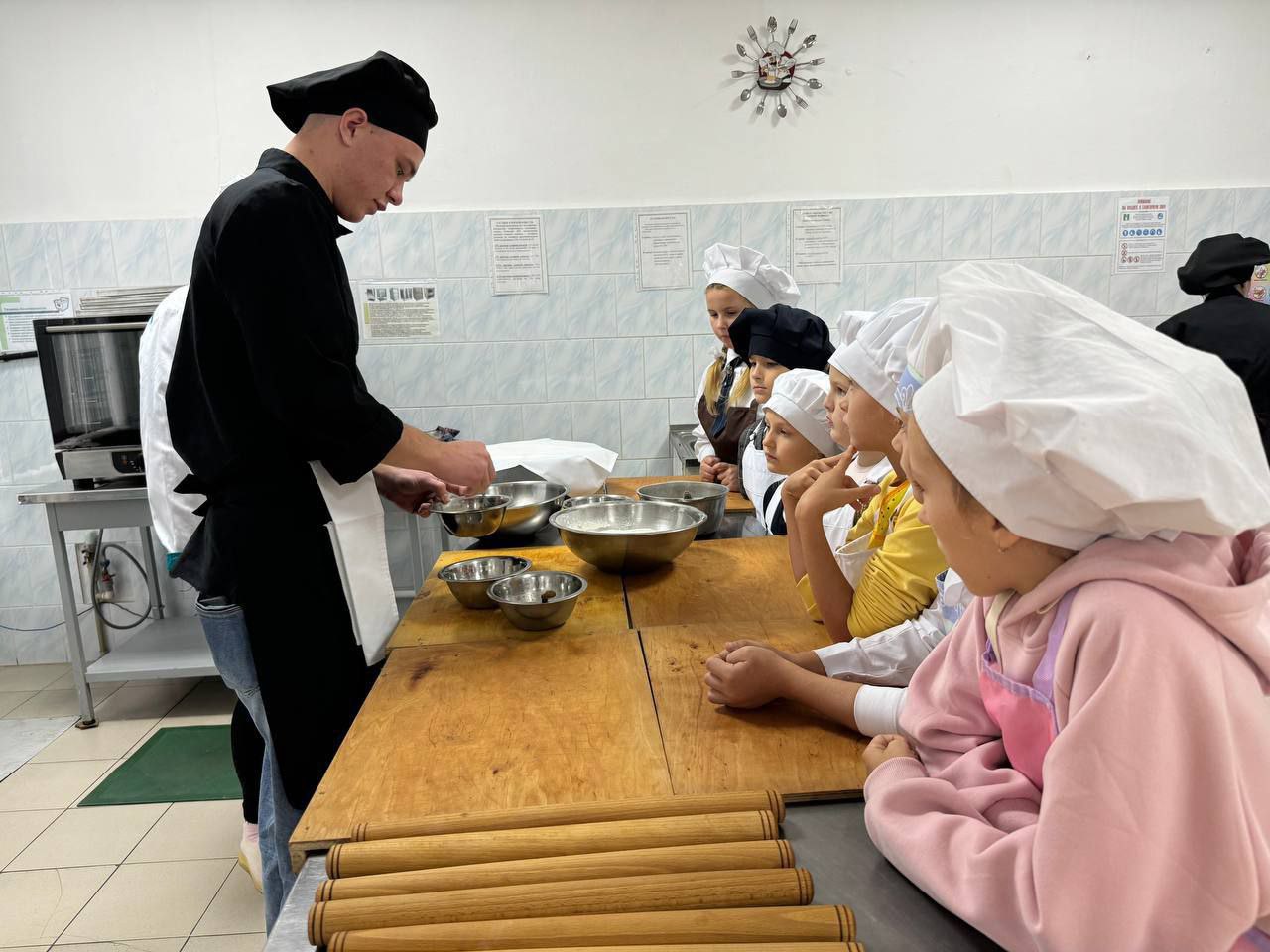 .   Кулинарный праздник ко Дню города: Вкус, мастерство и объятия! Управление культуры, спорта и молодёжной политики совместно с ГБПОУ «Мелитопольский индустриальный колледж» (МИК) с радостью сообщает о проведении яркого и...  .   Кулинарный праздник ко Дню города: Вкус, мастерство и объятия! Управление культуры, спорта и молодёжной политики совместно с ГБПОУ «Мелитопольский индустриальный колледж» (МИК) с радостью сообщает о проведении яркого и...