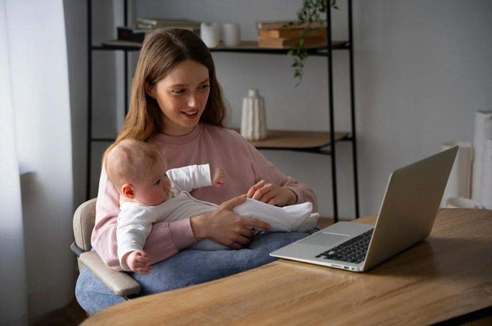 Официально приравнять декрет к работе хотят в Госдуме