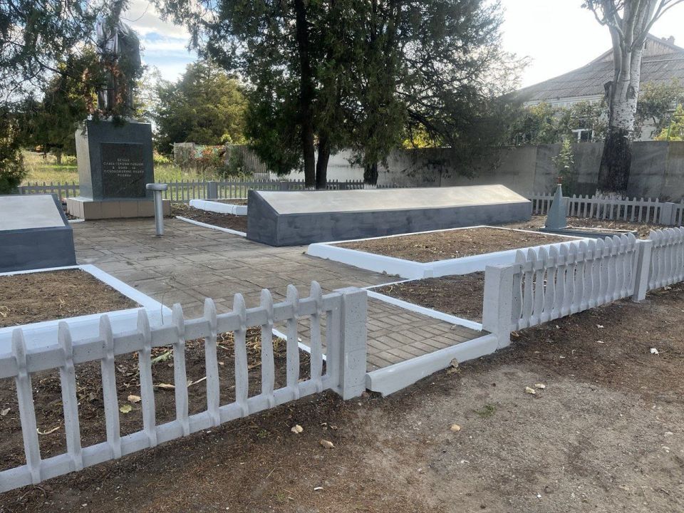 В городском округе Мелитополь продолжается благоустройство памятных мест в честь Года Великой Победы