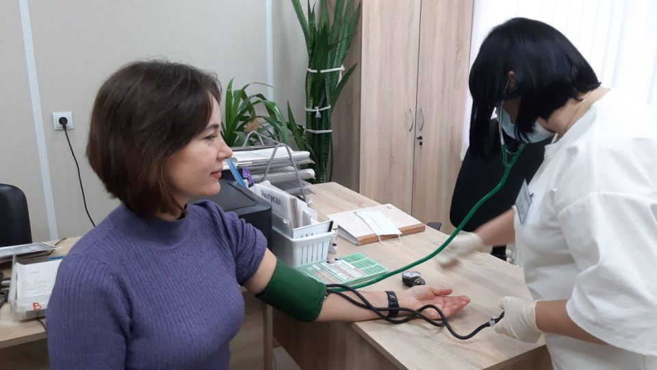 Сотрудники ТФОМС Запорожской области на личном примере показали важность заботы о здоровье, пройдя диспансеризацию