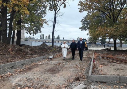 Глава Мелитопольского городского округа Сергей Золотарёв проинспектировал ход строительства парка «Участники СВО»
