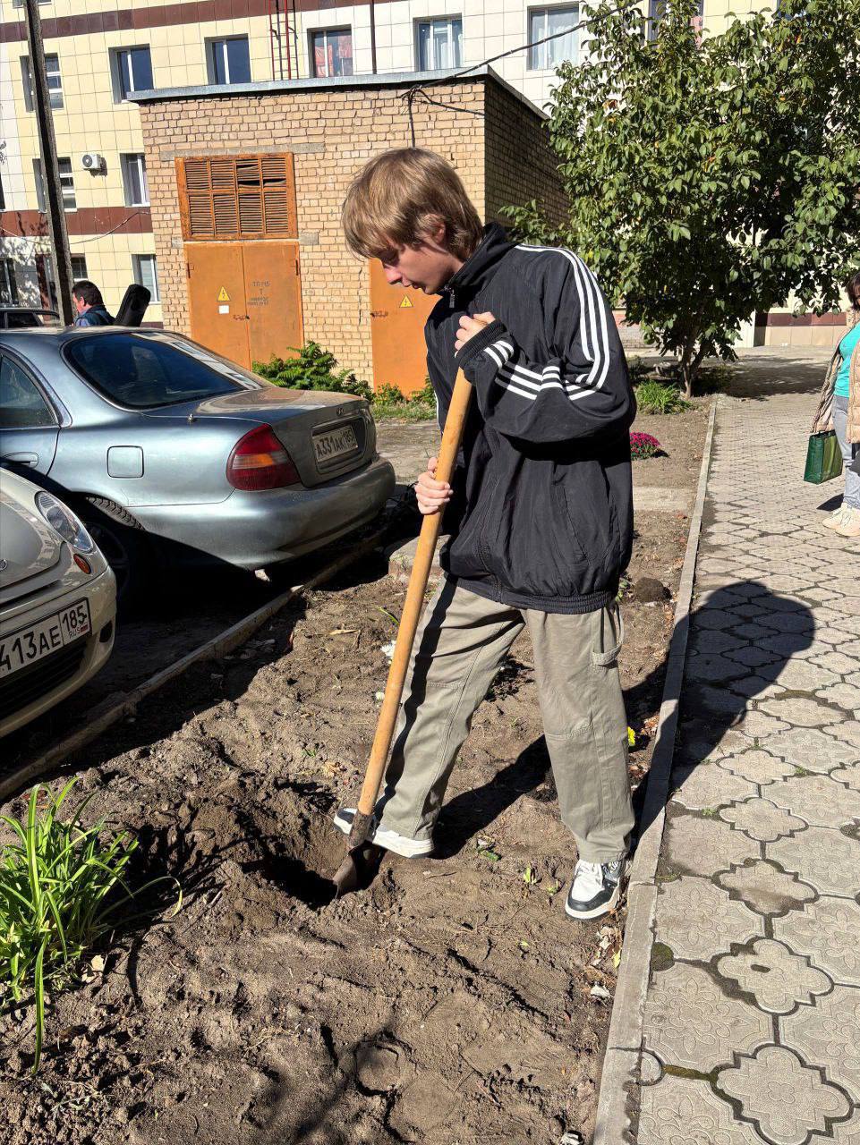 На территории Мелитопольского колледжа культуры и искусств прошла акция «Бал хризантем» На территории Мелитопольского колледжа культуры и искусств прошла акция «Бал хризантем»