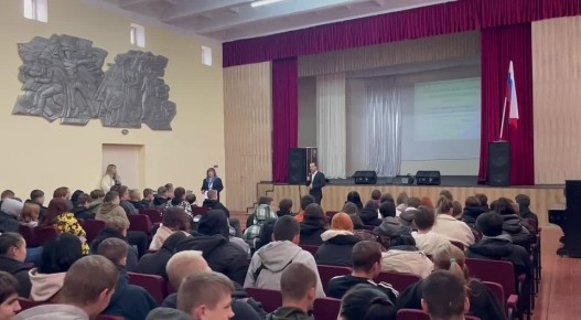 В Днепрорудном прошел тренинг по вопросам трудоустройства для обучающихся в профессиональном лицее