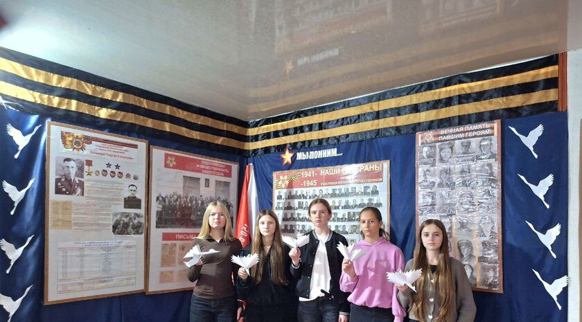 В память о защитниках Родины в Ботиевском ДК прошел День белых журавлей