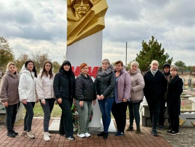 В преддверии Дня освобождения села Новобогдановка было благоустроено самое святое место села — Братская могила