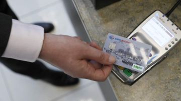 Полицейские Мелитополя задержали гражданина, который совершил 45 транзакций с чужого банковского счета