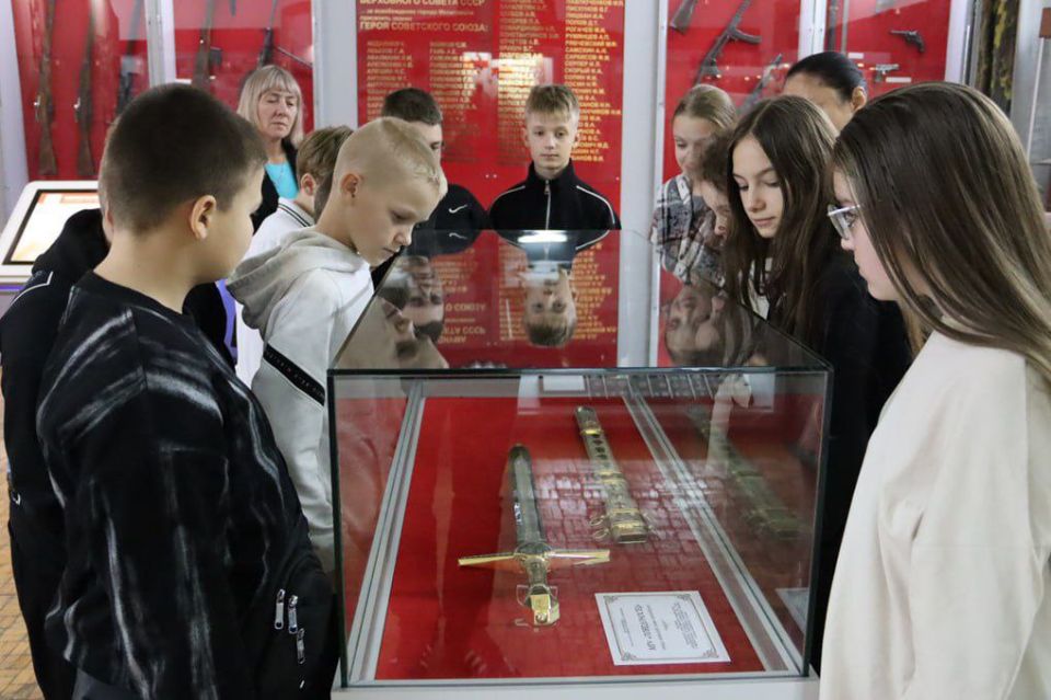 21 октября 2025 года, накануне празднования Дня освобождения Мелитополя от немецко-фашистских захватчиков в октябре 1943 года, в Мелитопольском городском краеведческом музее прошел историко-патриотический урок «Памятники...