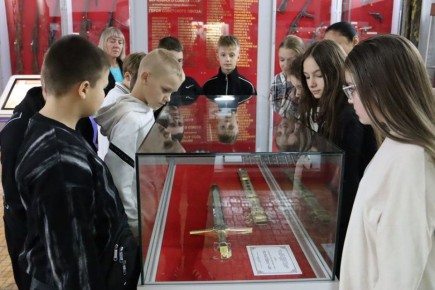 21 октября 2025 года, накануне празднования Дня освобождения Мелитополя от немецко-фашистских захватчиков в октябре 1943 года, в Мелитопольском городском краеведческом музее прошел историко-патриотический урок «Памятники...