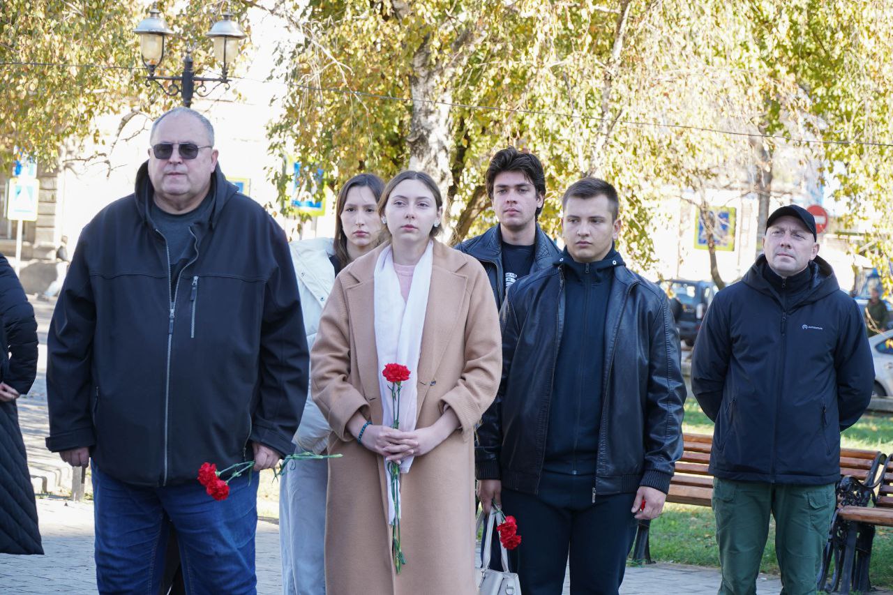 В Мелитополе состоялось торжественное открытие памятного знака, посвящённого подвигу Героя Советского Союза Абрама Моисеевича Зиндельса В Мелитополе состоялось торжественное открытие памятного знака, посвящённого подвигу Героя Советского Союза Абрама Моисеевича Зиндельса