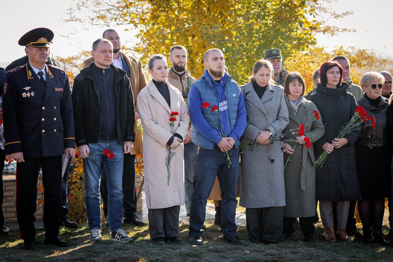Алёна Трокай: Память сильнее времени. Приняла участие в церемонии перезахоронения останков воинов, павших при обороне Мелитополя в годы Великой Отечественной войны Алёна Трокай: Память сильнее времени. Приняла участие в церемонии перезахоронения останков воинов, павших при обороне Мелитополя в годы Великой Отечественной войны