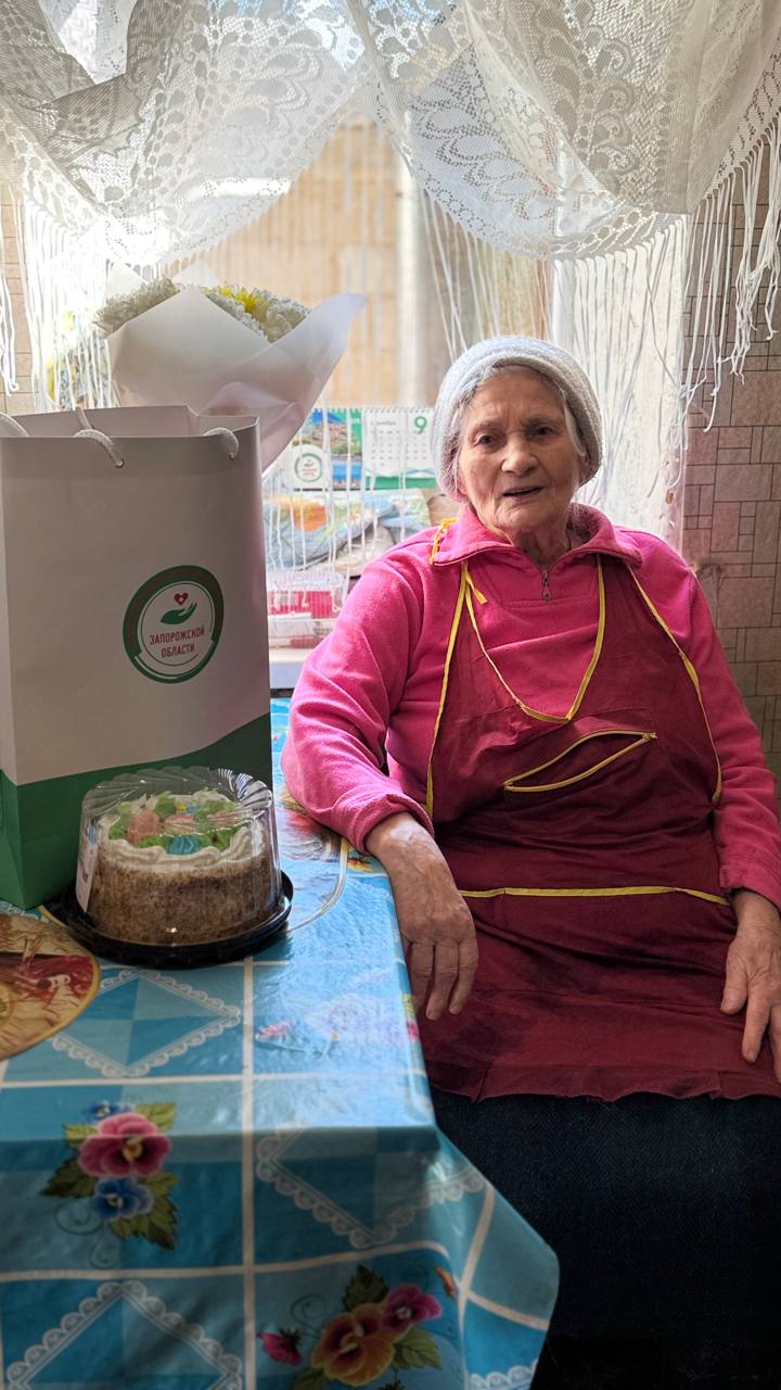 23 октября представители Молодежного совета ТФОМС Запорожской области поздравили ветерана Великой Отечественной войны с днем освобождения Мелитополя