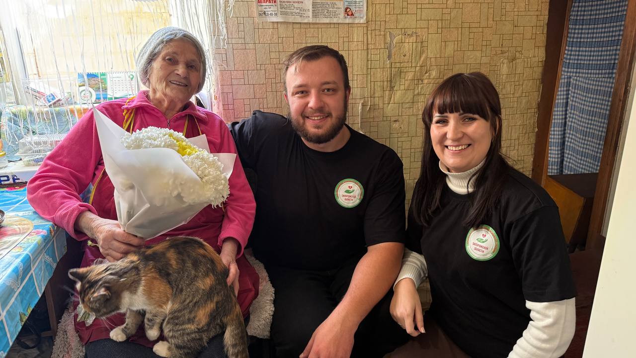 23 октября представители Молодежного совета ТФОМС Запорожской области поздравили ветерана Великой Отечественной войны с днем освобождения Мелитополя 23 октября представители Молодежного совета ТФОМС Запорожской области поздравили ветерана Великой Отечественной войны с днем освобождения Мелитополя