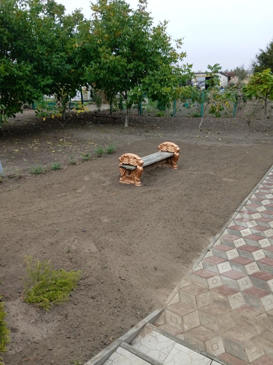 С заботой о памяти. Сотрудники «Жилсервис» провели работы по благоустройству памятника в Еленовке С заботой о памяти. Сотрудники «Жилсервис» провели работы по благоустройству памятника в Еленовке