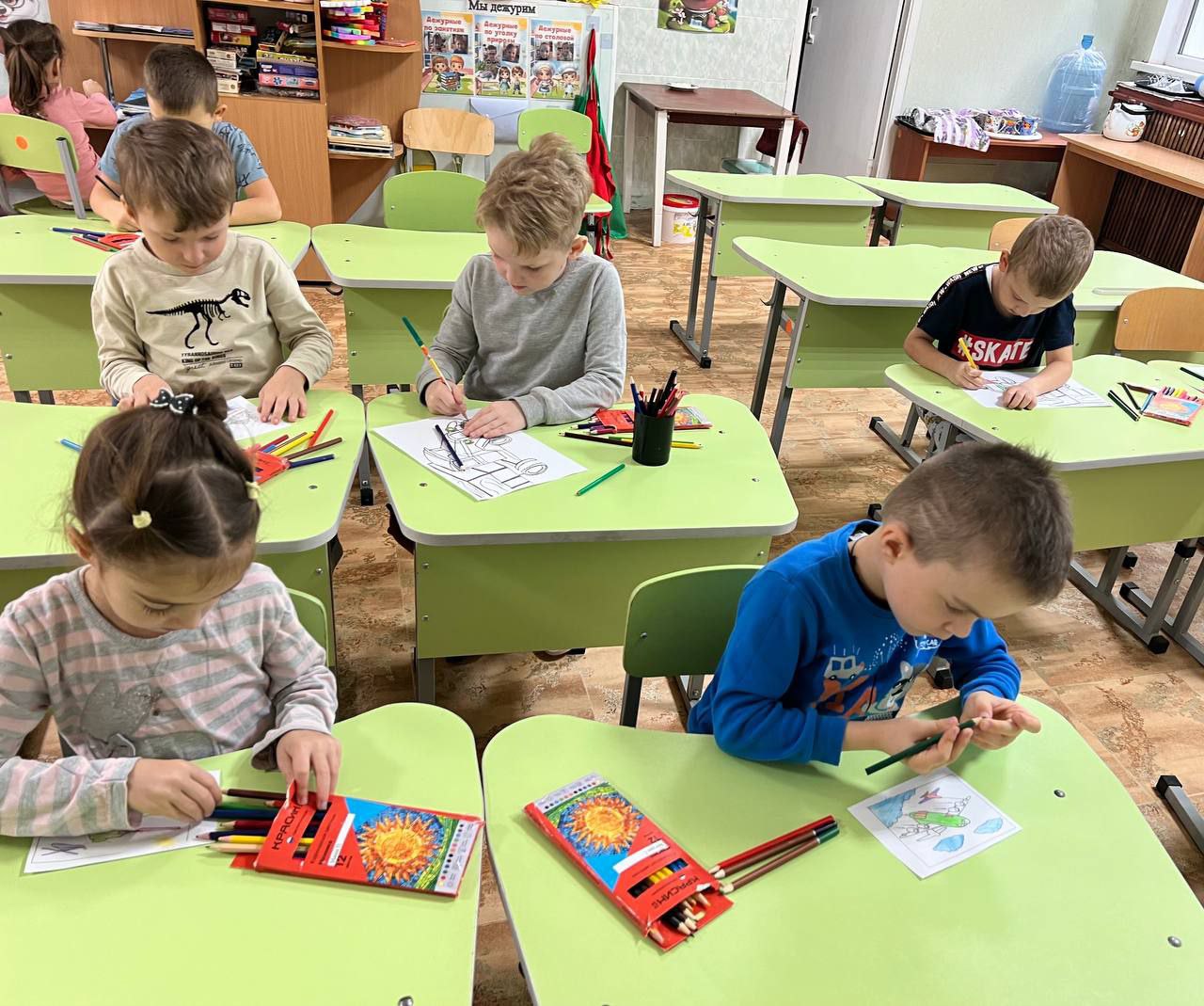 В честь дня освобождения города Мелитополь сотрудники Мелитопольской областной научной библиотеки имени М. Горького совместно с воспитанниками дошкольной образовательной организации № 48 «Мишка» провели минутку памяти... В честь дня освобождения города Мелитополь сотрудники Мелитопольской областной научной библиотеки имени М. Горького совместно с воспитанниками дошкольной образовательной организации № 48 «Мишка» провели минутку памяти...