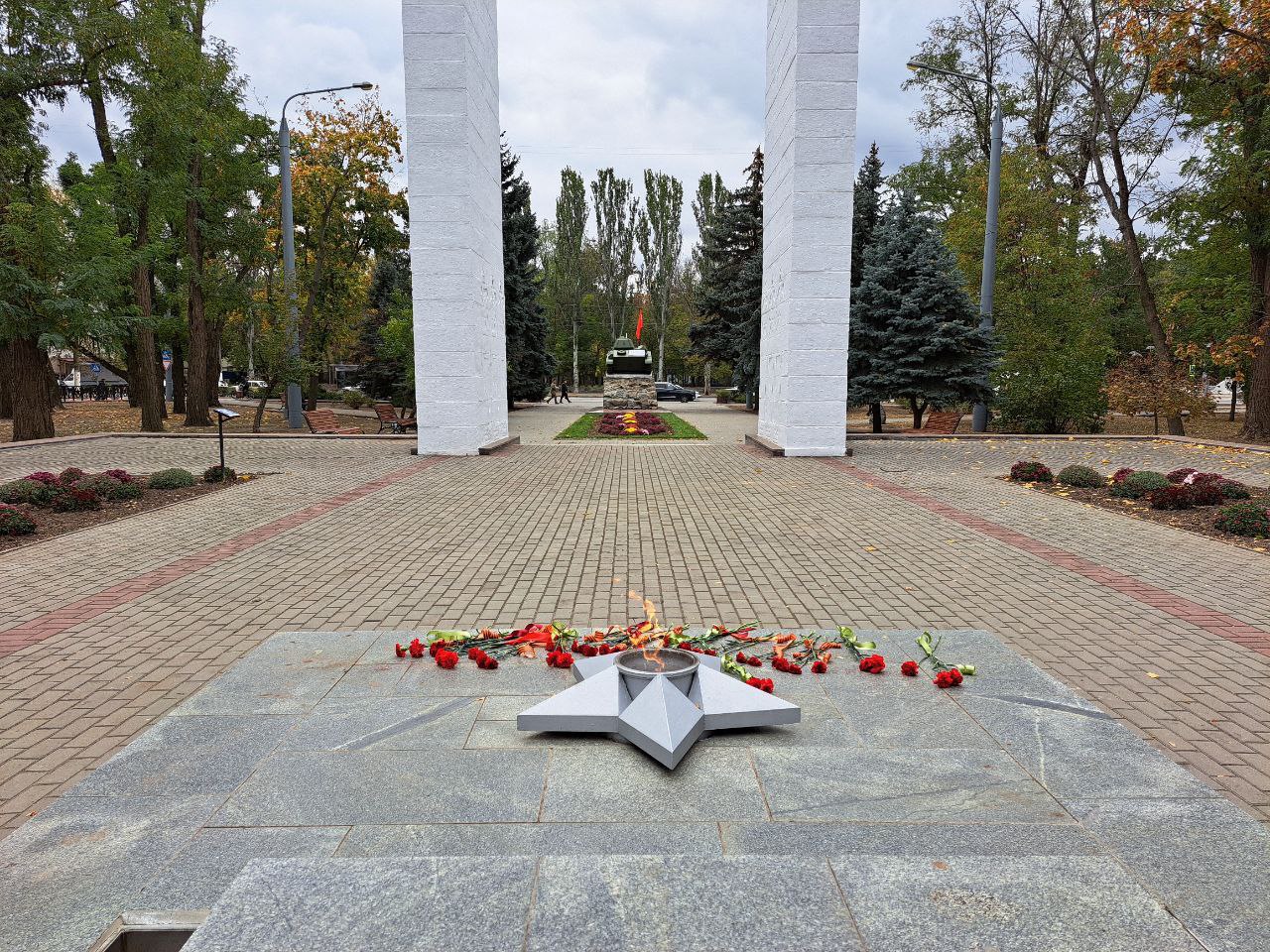 Сотрудники Управления ЗАГС Запорожской области отдали дань памяти героям Сотрудники Управления ЗАГС Запорожской области отдали дань памяти героям