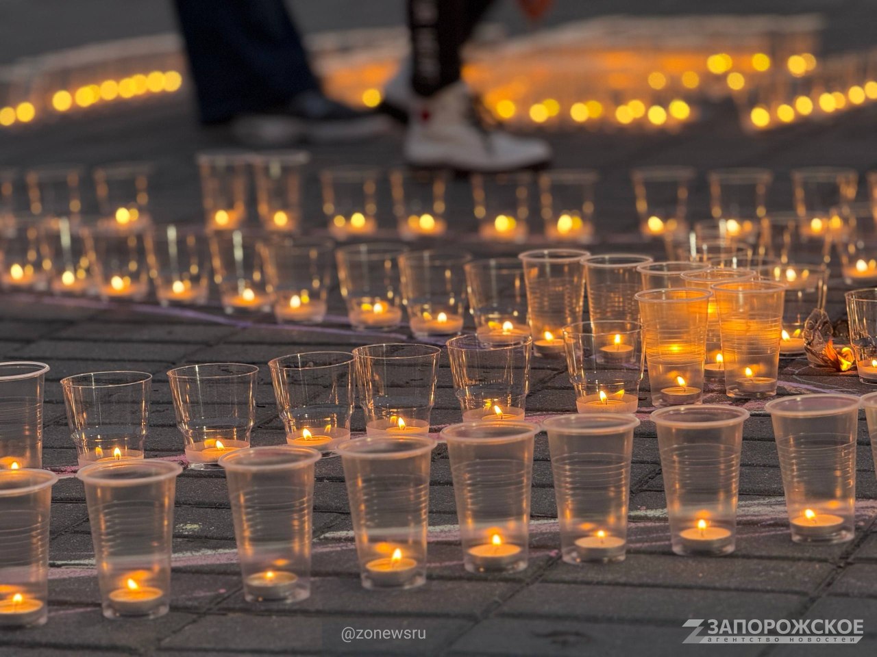 Молодежь Мелитополя зажгла более тысячи свечей в рамках акции «Свеча памяти» Молодежь Мелитополя зажгла более тысячи свечей в рамках акции «Свеча памяти»
