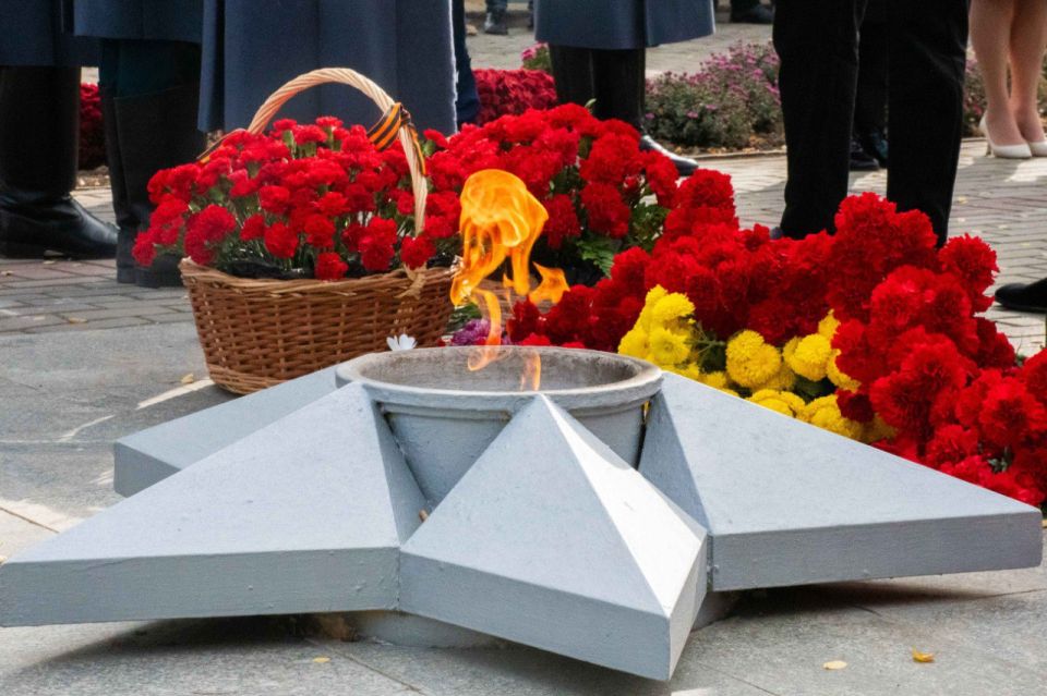 Заместитель руководителя следственного управления Следственного комитета Российской Федерации по Запорожской области принял участие в торжественной церемонии возложения цветов