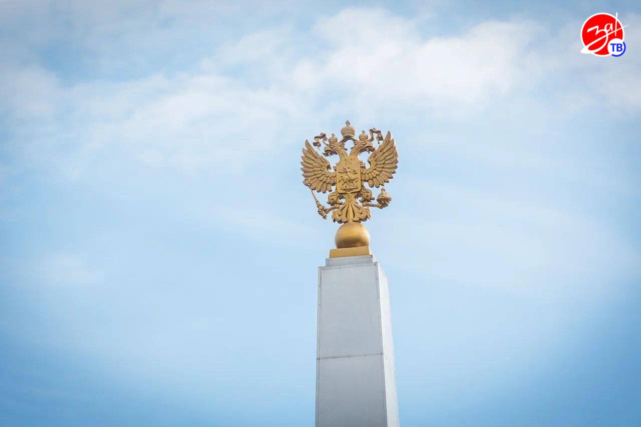 У стелы «Город воинской славы» на Братском кладбище состоялась торжественная церемония возложения цветов У стелы «Город воинской славы» на Братском кладбище состоялась торжественная церемония возложения цветов