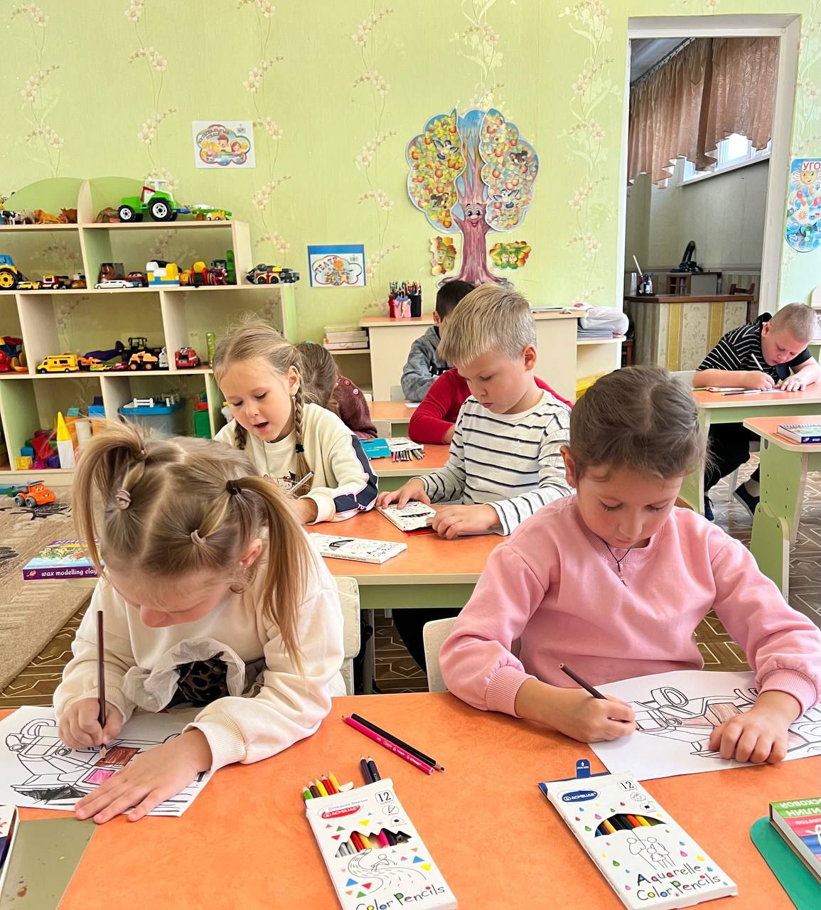 В честь дня освобождения города Мелитополь сотрудники Мелитопольской областной научной библиотеки имени М. Горького совместно с воспитанниками дошкольной образовательной организации № 48 «Мишка» провели минутку памяти... В честь дня освобождения города Мелитополь сотрудники Мелитопольской областной научной библиотеки имени М. Горького совместно с воспитанниками дошкольной образовательной организации № 48 «Мишка» провели минутку памяти...