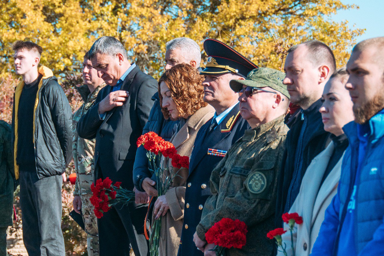 В селе Мордвиновка Запорожской области, на территории мемориального комплекса "Линия Вотан", прошла траурная церемония, посвященная перезахоронению останков солдат Советской армии, отдавших свои жизни, защищая Мелитополь в... В селе Мордвиновка Запорожской области, на территории мемориального комплекса "Линия Вотан", прошла траурная церемония, посвященная перезахоронению останков солдат Советской армии, отдавших свои жизни, защищая Мелитополь в...