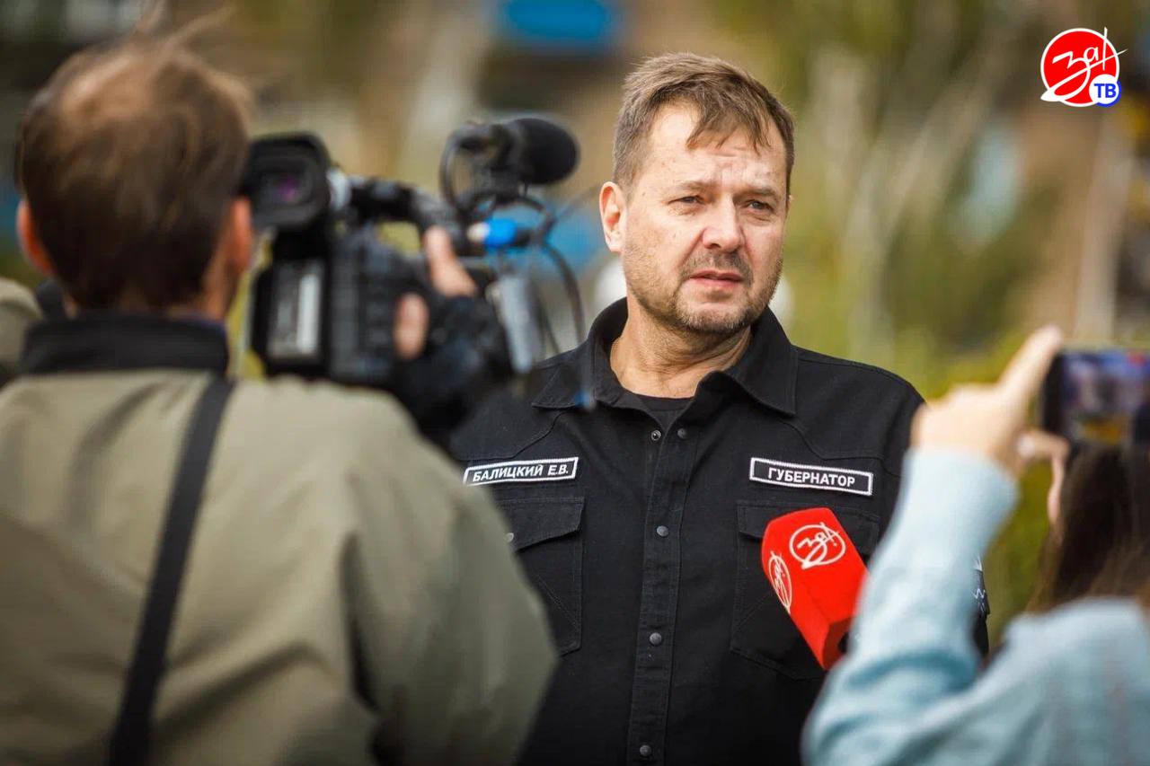 У стелы «Город воинской славы» на Братском кладбище состоялась торжественная церемония возложения цветов У стелы «Город воинской славы» на Братском кладбище состоялась торжественная церемония возложения цветов