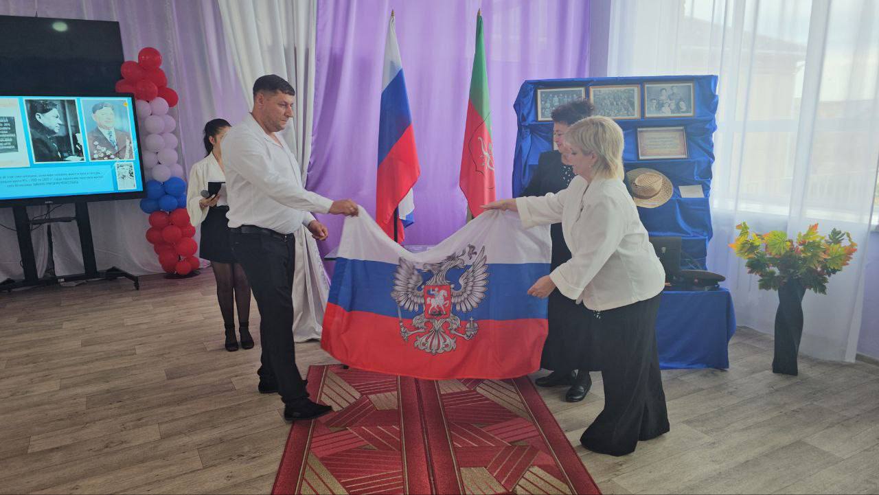 “Парта Героя” в Вознесенской СОШ №4: Посвящена Григорию Моисеевичу Зубенко “Парта Героя” в Вознесенской СОШ №4: Посвящена Григорию Моисеевичу Зубенко