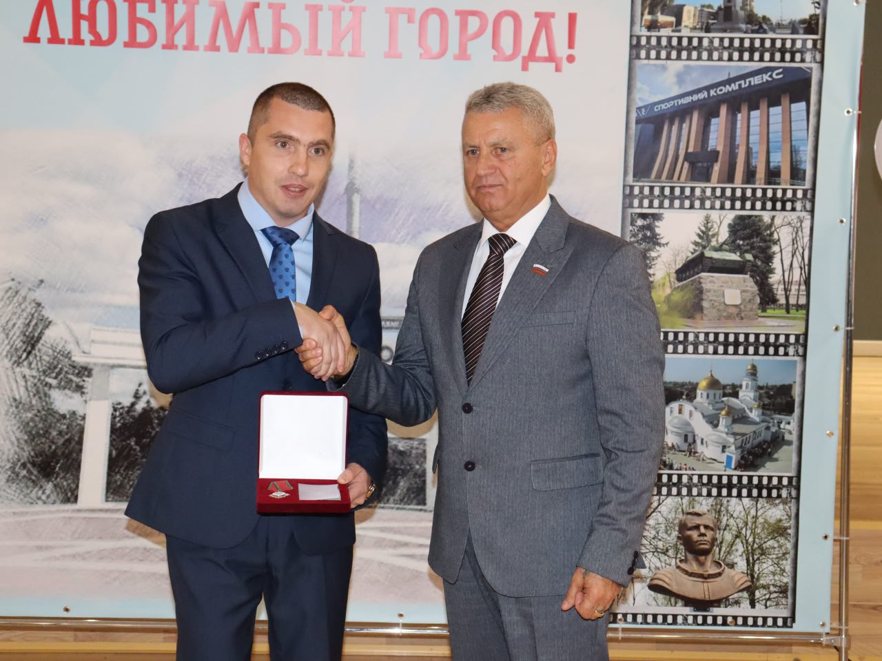 Виктор Емельяненко: Принял участие в торжественном мероприятии, посвящённом 82-й годовщине освобождения Мелитополя Виктор Емельяненко: Принял участие в торжественном мероприятии, посвящённом 82-й годовщине освобождения Мелитополя