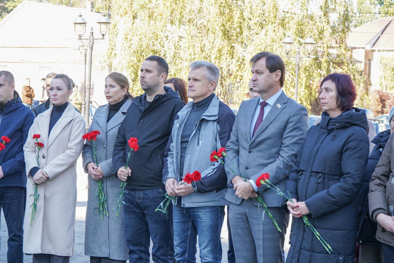 В Мелитополе состоялось торжественное открытие памятного знака, посвящённого подвигу Героя Советского Союза Абрама Моисеевича Зиндельса В Мелитополе состоялось торжественное открытие памятного знака, посвящённого подвигу Героя Советского Союза Абрама Моисеевича Зиндельса