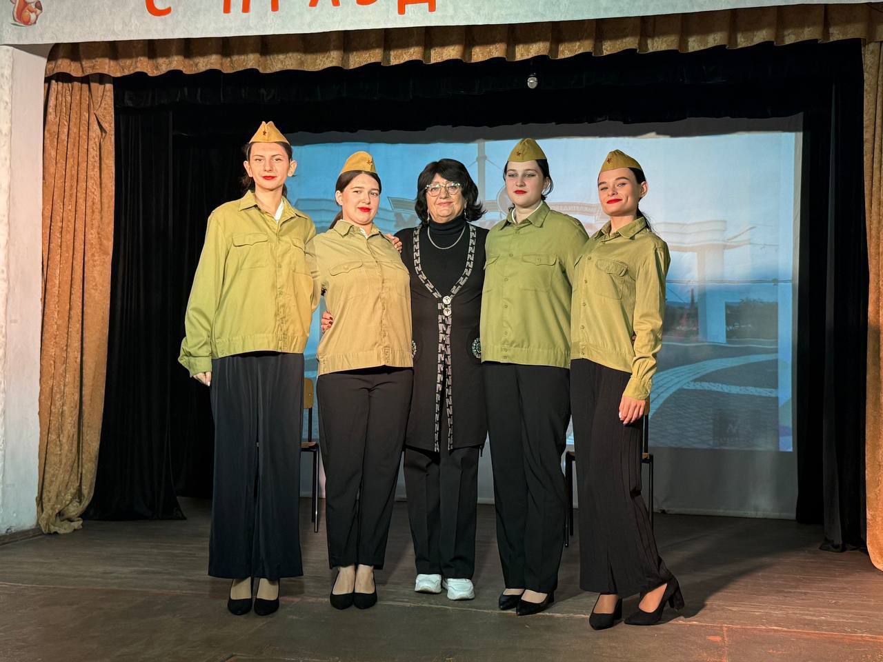 В Мелитопольском колледже культуры и искусств состоялась театрально-музыкальная композиция «Я помню город под фашистским сапогом», посвящённая дню освобождения города Мелитополь В Мелитопольском колледже культуры и искусств состоялась театрально-музыкальная композиция «Я помню город под фашистским сапогом», посвящённая дню освобождения города Мелитополь