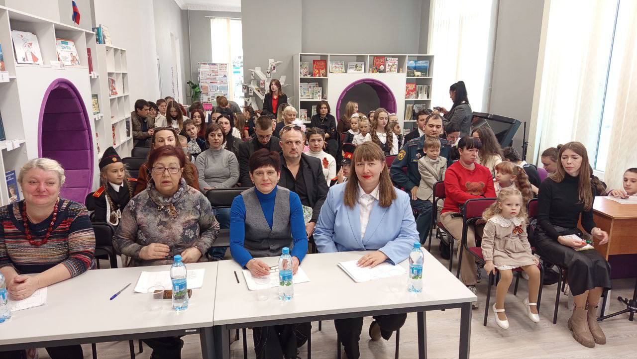 Сегодня в Центральной городской библиотеке имени М. Ю. Лермонтова прошёл конкурс чтецов «Родной Мелитополь, ты славы достоин!!», посвящённый освобождения Мелитополя от немецко-фашистских захватчиков Сегодня в Центральной городской библиотеке имени М. Ю. Лермонтова прошёл конкурс чтецов «Родной Мелитополь, ты славы достоин!!», посвящённый освобождения Мелитополя от немецко-фашистских захватчиков