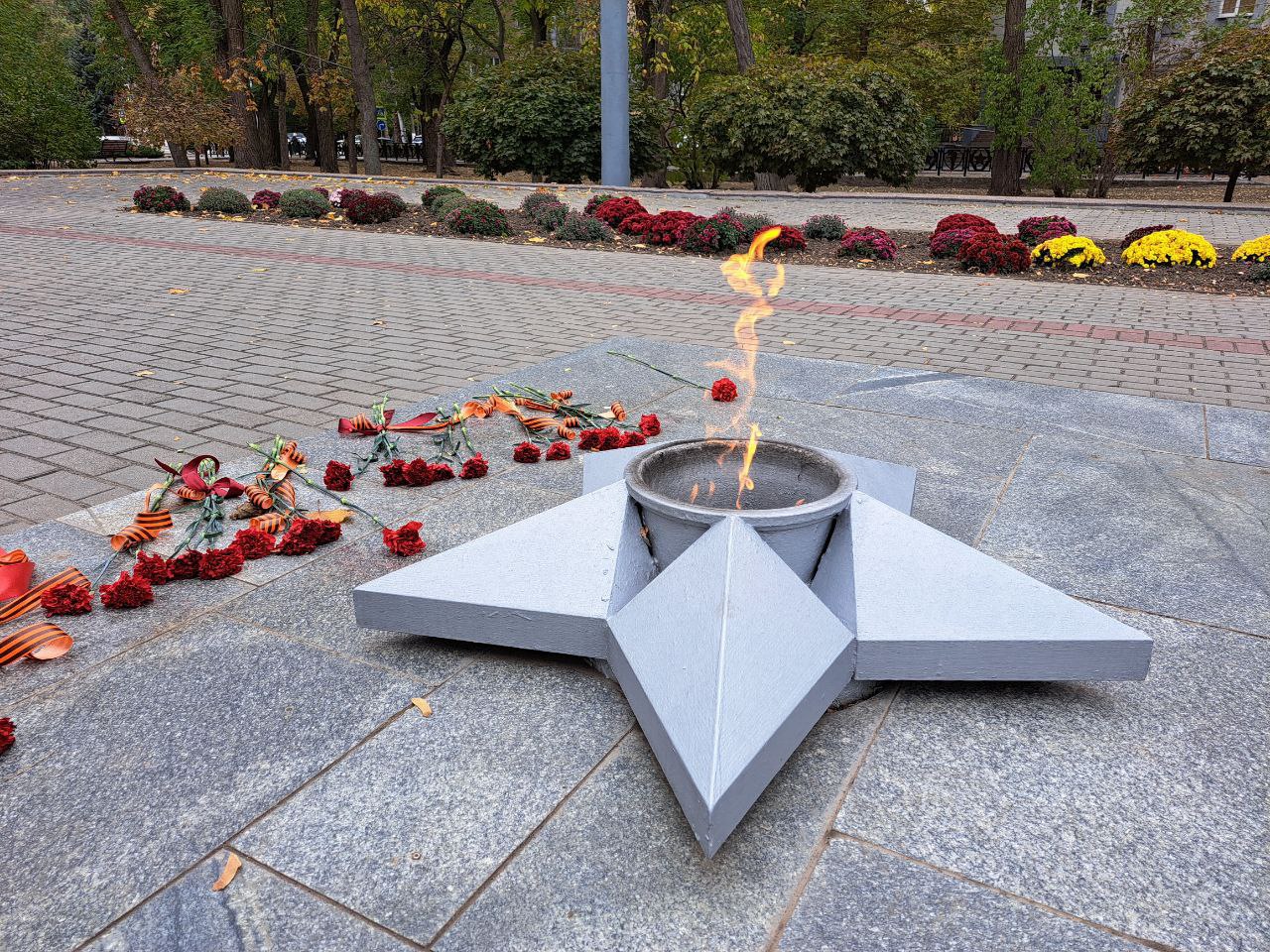 Сотрудники Управления ЗАГС Запорожской области отдали дань памяти героям Сотрудники Управления ЗАГС Запорожской области отдали дань памяти героям