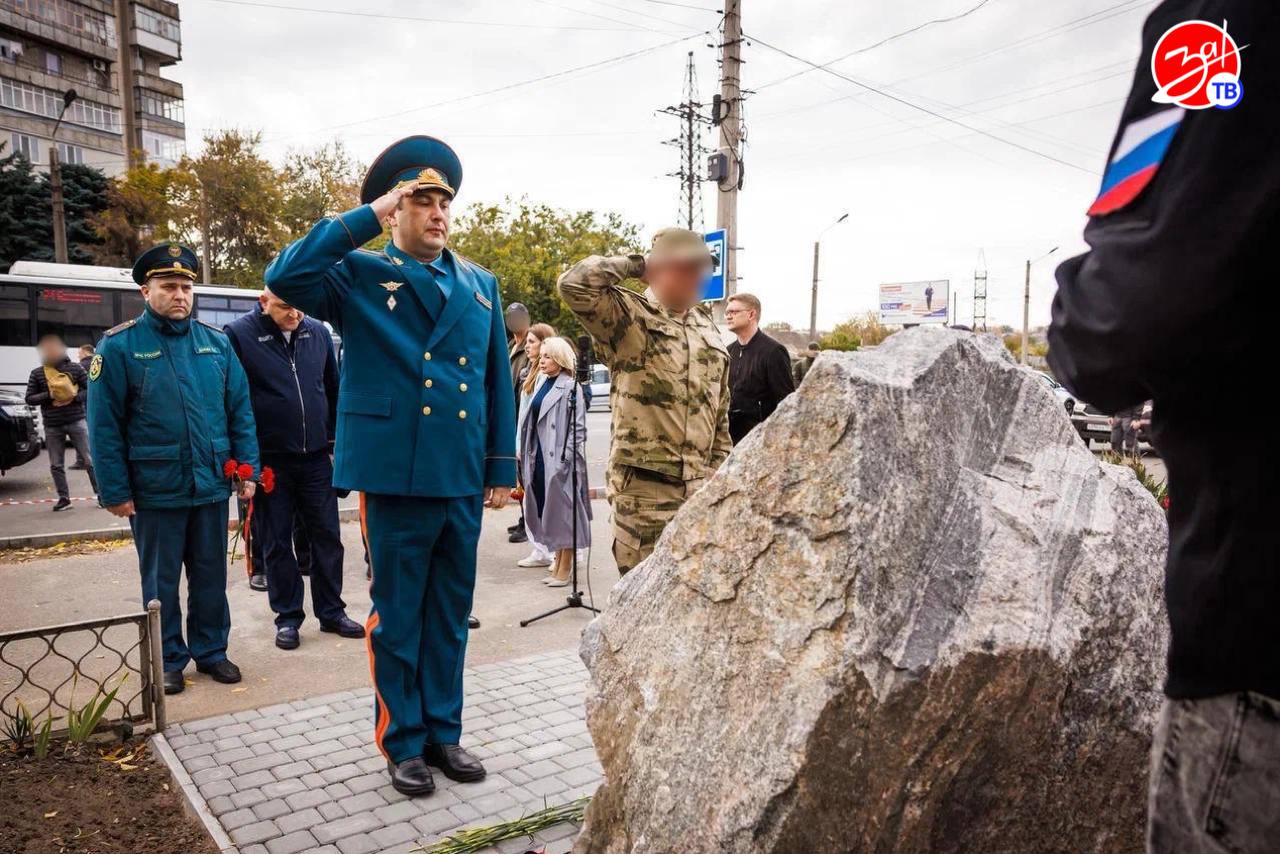 В Мелитополе торжественно открыли закладной камень для последующей установки мемориала в честь журналистов, погибших в ходе СВО В Мелитополе торжественно открыли закладной камень для последующей установки мемориала в честь журналистов, погибших в ходе СВО