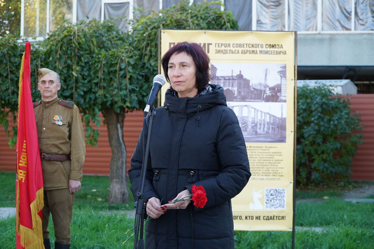 В Мелитополе состоялось торжественное открытие памятного знака, посвящённого подвигу Героя Советского Союза Абрама Моисеевича Зиндельса В Мелитополе состоялось торжественное открытие памятного знака, посвящённого подвигу Героя Советского Союза Абрама Моисеевича Зиндельса