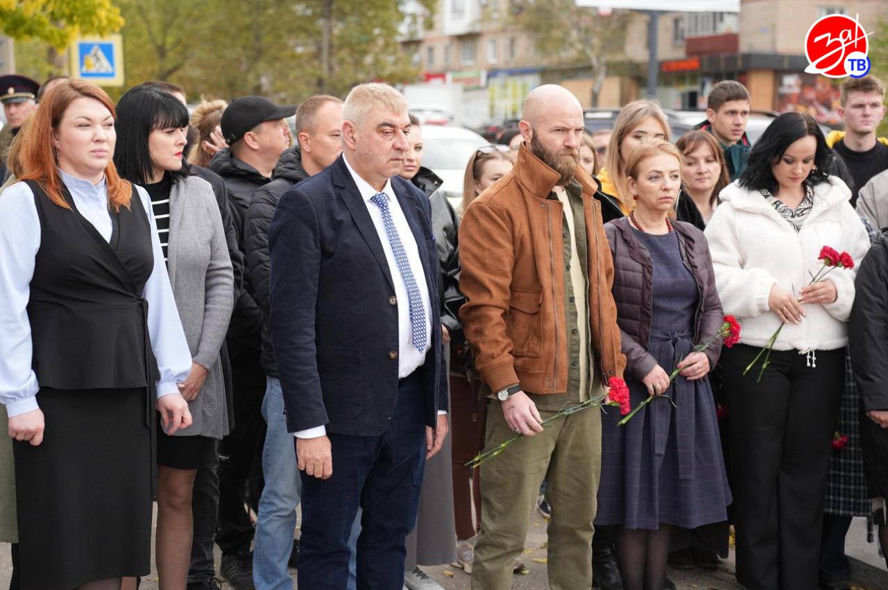 В Мелитополе торжественно открыли закладной камень для последующей установки мемориала в честь журналистов, погибших в ходе СВО В Мелитополе торжественно открыли закладной камень для последующей установки мемориала в честь журналистов, погибших в ходе СВО