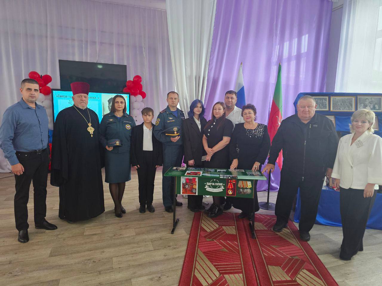 “Парта Героя” в Вознесенской СОШ №4: Посвящена Григорию Моисеевичу Зубенко “Парта Героя” в Вознесенской СОШ №4: Посвящена Григорию Моисеевичу Зубенко