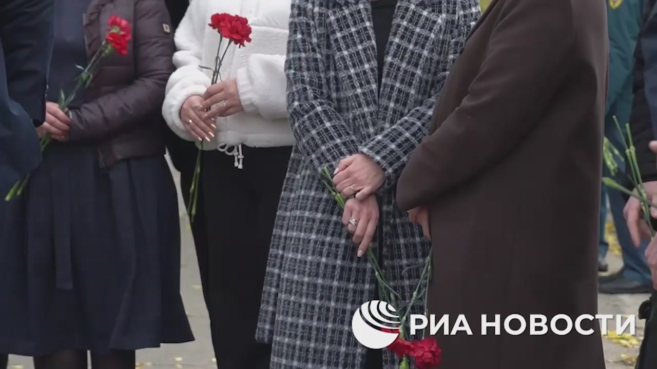 Имена военкора РИА Новости Ивана Зуева и других погибших в зоне СВО журналистов увековечат на мемориале в Запорожской области, рассказала РИА Новости директор департамента информационной политики региона Евгения Зайцева