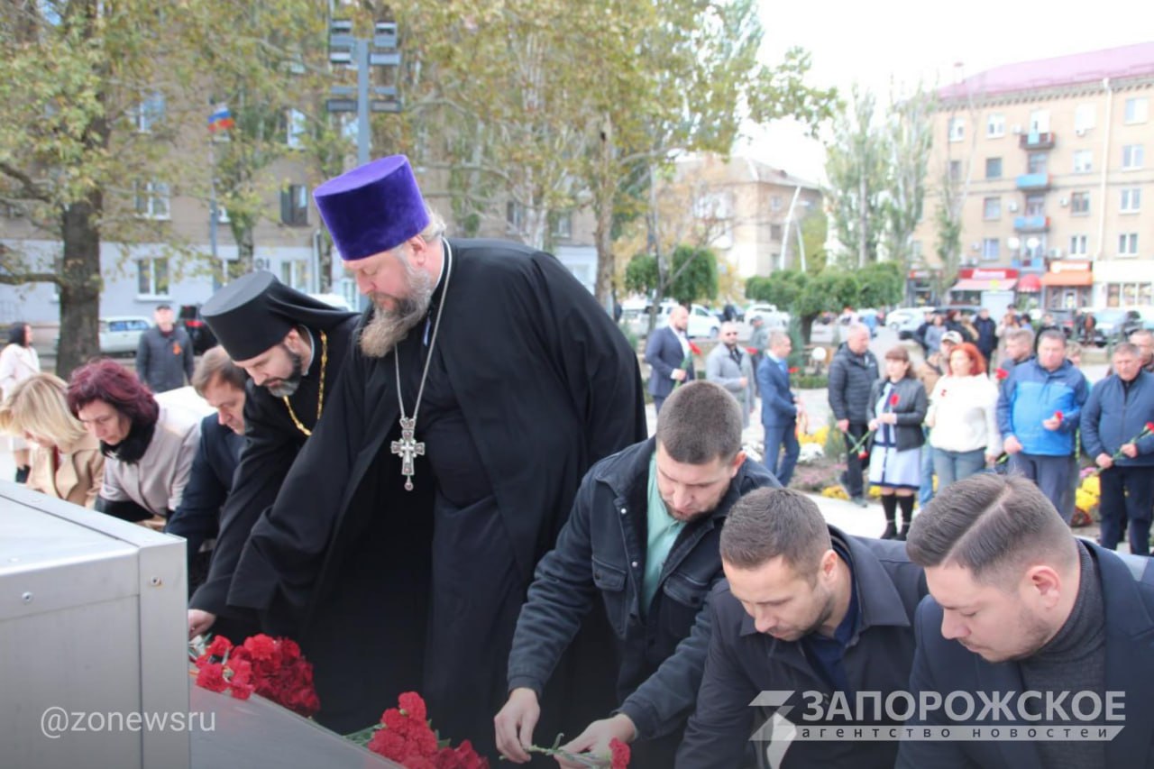 Представители власти и духовенства Запорожской области почтили память защитников Мелитополя Представители власти и духовенства Запорожской области почтили память защитников Мелитополя