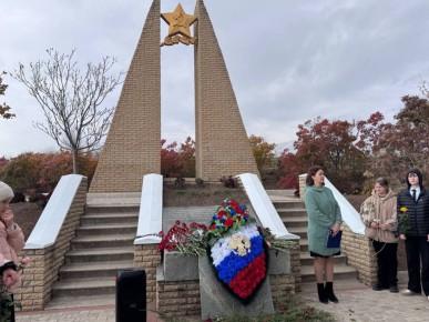 В 82 годовщину освобождения Мелитополя от немецко-фашистских захватчиков учащиеся 7-х классов посетили Мемориал на месте прорыва линии Вотан