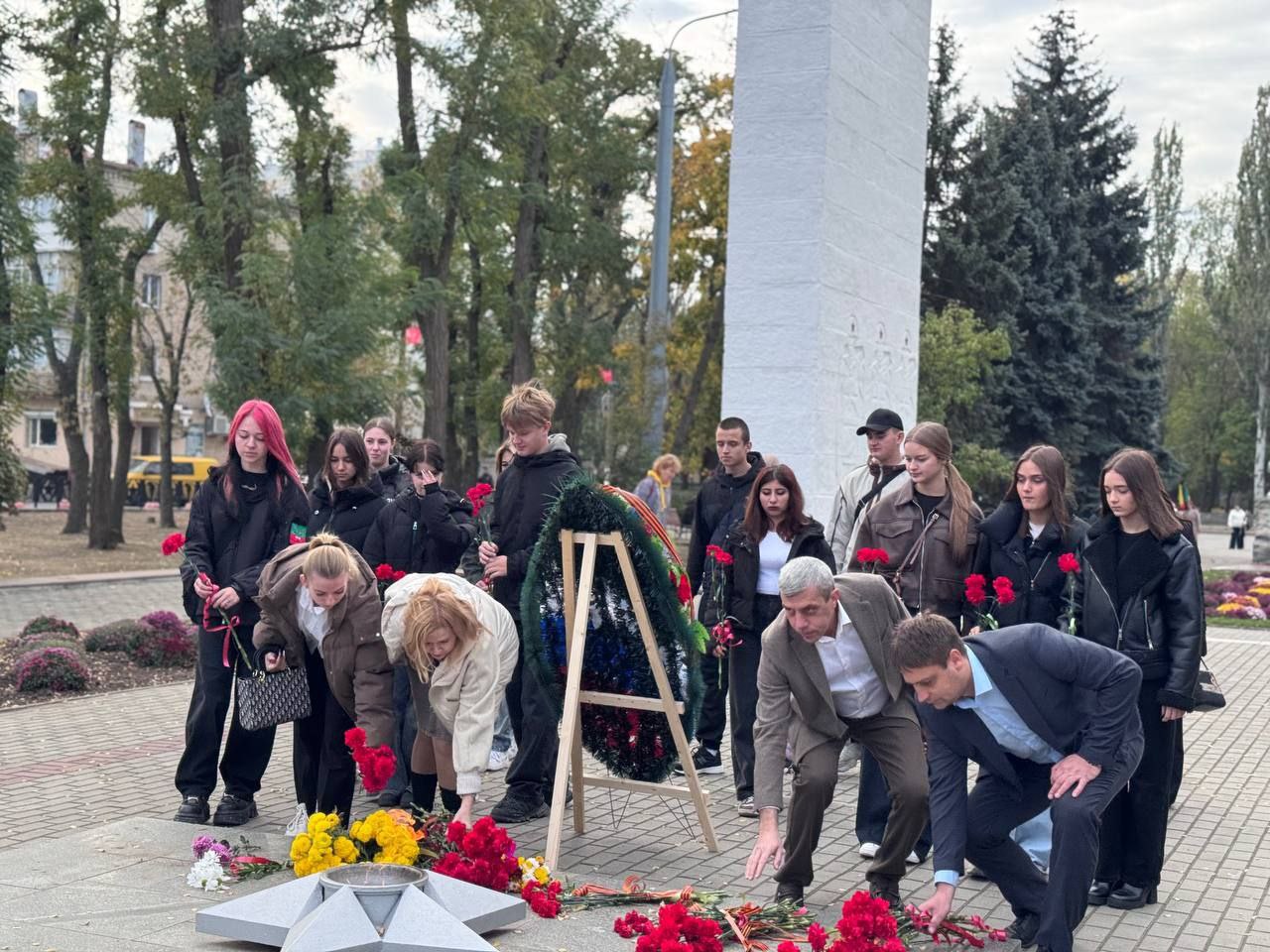 23 октября, ГБПОУ "Мелитопольский многопрофильный колледж" почтил память героев, освободивших город Мелитополь от немецко-фашистских захватчиков 23 октября, ГБПОУ "Мелитопольский многопрофильный колледж" почтил память героев, освободивших город Мелитополь от немецко-фашистских захватчиков