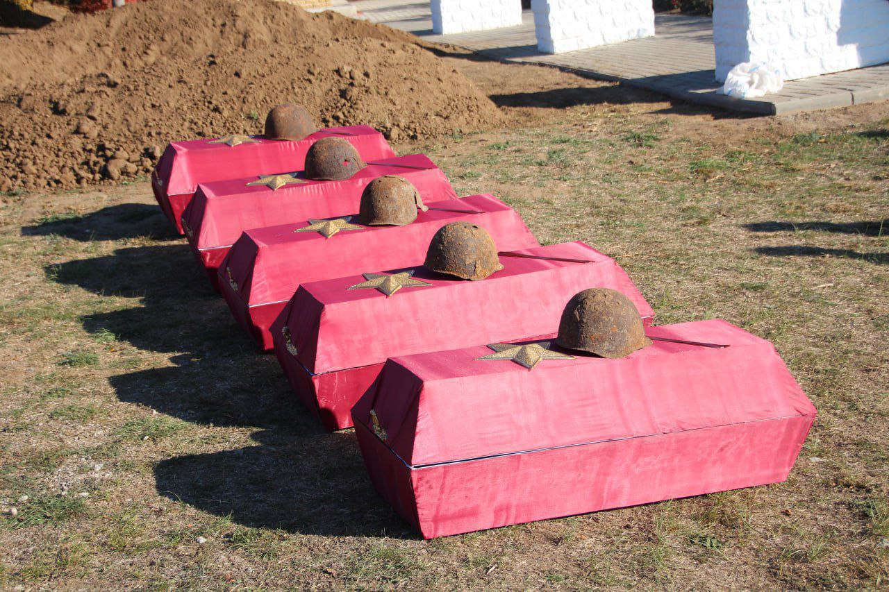 Министр культуры Светлана Назина приняла участие в церемонии перезахоронения бойцов Красной армии в Мордвиновке Министр культуры Светлана Назина приняла участие в церемонии перезахоронения бойцов Красной армии в Мордвиновке