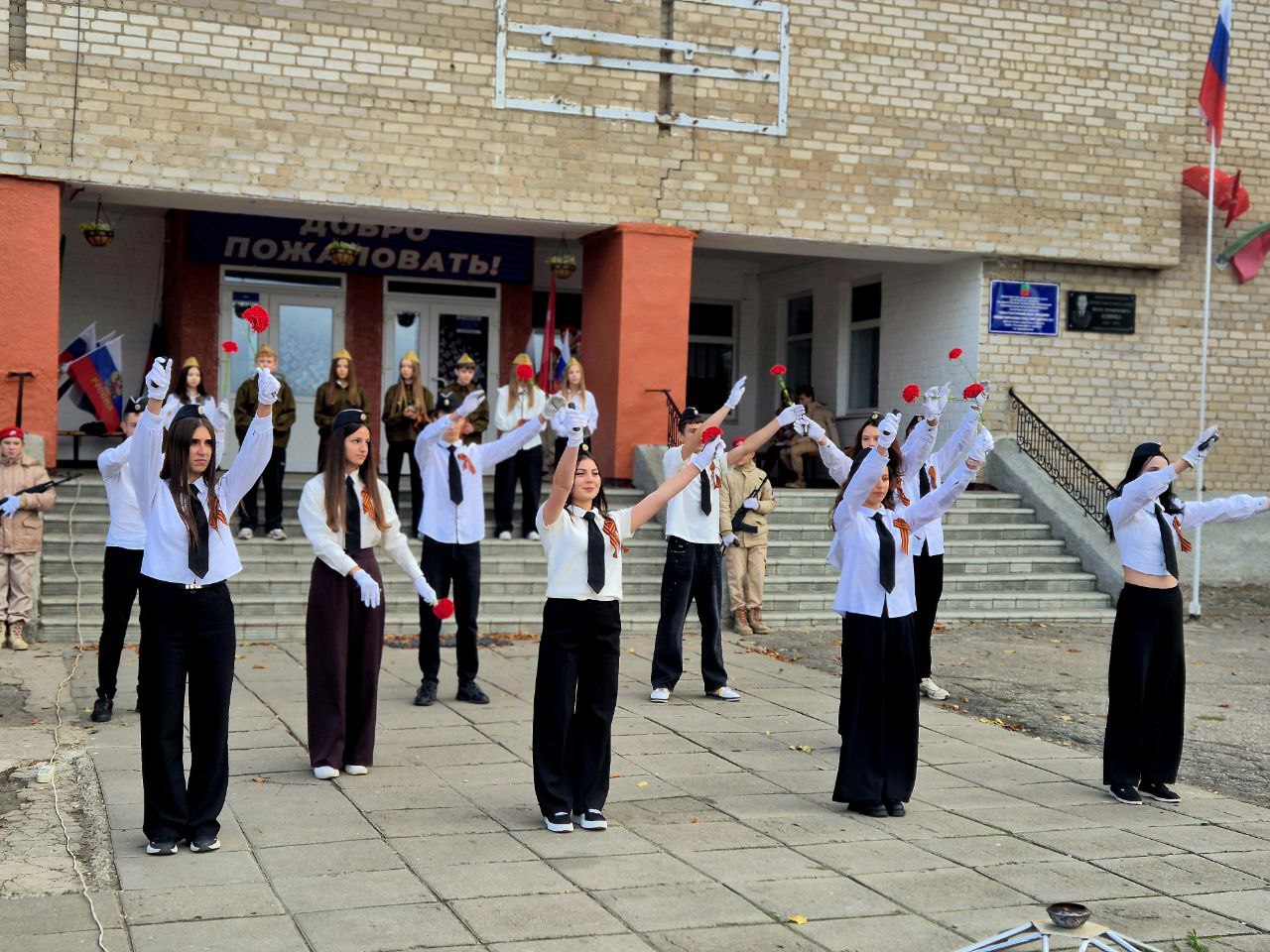 23 октября в Константиновской школе № 2 имени Героя Советского Союза П. Т. Одинца состоялась торжественная линейка, посвященная 82-й годовщине освобождения города Мелитополя 23 октября в Константиновской школе № 2 имени Героя Советского Союза П. Т. Одинца состоялась торжественная линейка, посвященная 82-й годовщине освобождения города Мелитополя