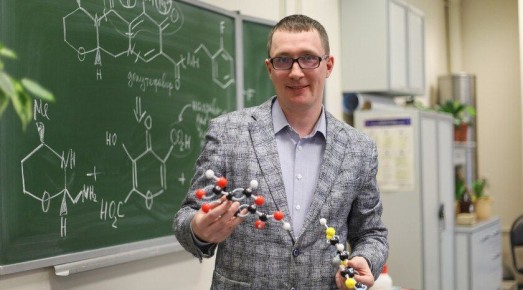 Уральские ученые разработали революционные светящиеся красители для медицинских применений, созданные из возобновляемых природных ресурсов