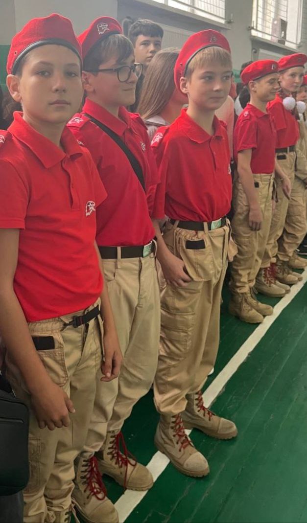 23.10.25 в ГБУ ОО ЗО "Константиновская СОШ №1 им. Героя Советского Союза П.Т. Одинца" г.о. Мелитополь прошла торжественная линейка, под руководством заместителя директора по ВР Саютиной Л.А. и советника директора... 23.10.25 в ГБУ ОО ЗО "Константиновская СОШ №1 им. Героя Советского Союза П.Т. Одинца" г.о. Мелитополь прошла торжественная линейка, под руководством заместителя директора по ВР Саютиной Л.А. и советника директора...