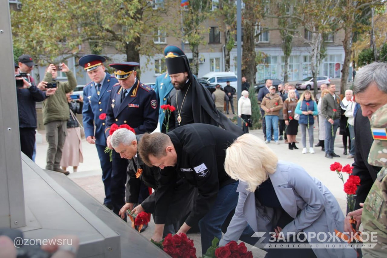 Представители власти и духовенства Запорожской области почтили память защитников Мелитополя Представители власти и духовенства Запорожской области почтили память защитников Мелитополя