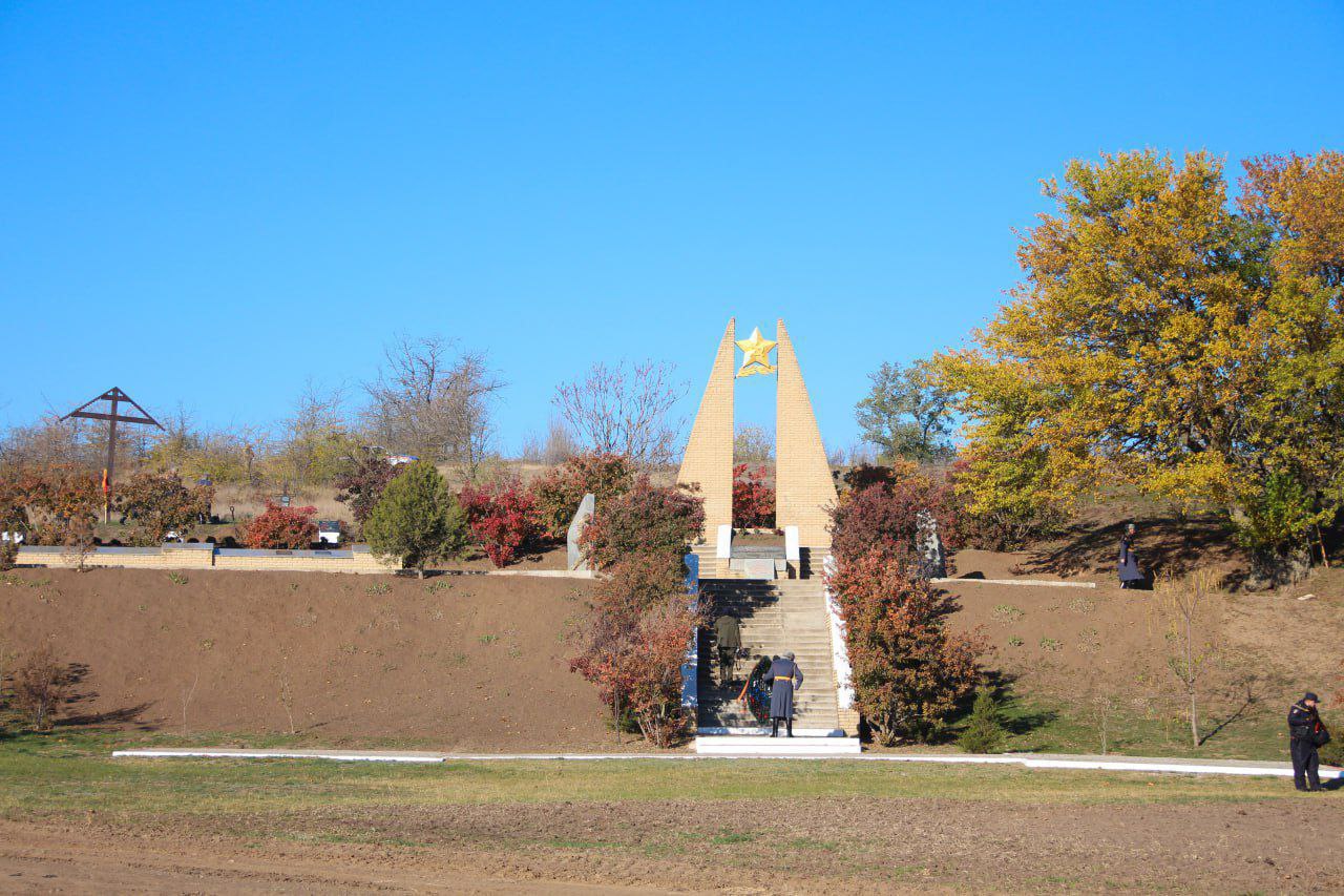 Министр культуры Светлана Назина приняла участие в церемонии перезахоронения бойцов Красной армии в Мордвиновке Министр культуры Светлана Назина приняла участие в церемонии перезахоронения бойцов Красной армии в Мордвиновке